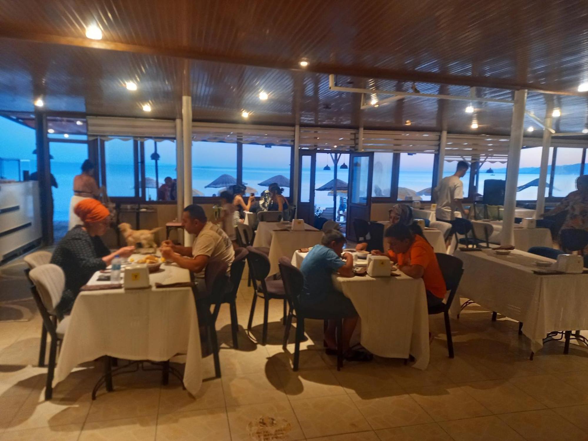 אדרמיט Paradise Hotel Akcay מראה חיצוני תמונה
