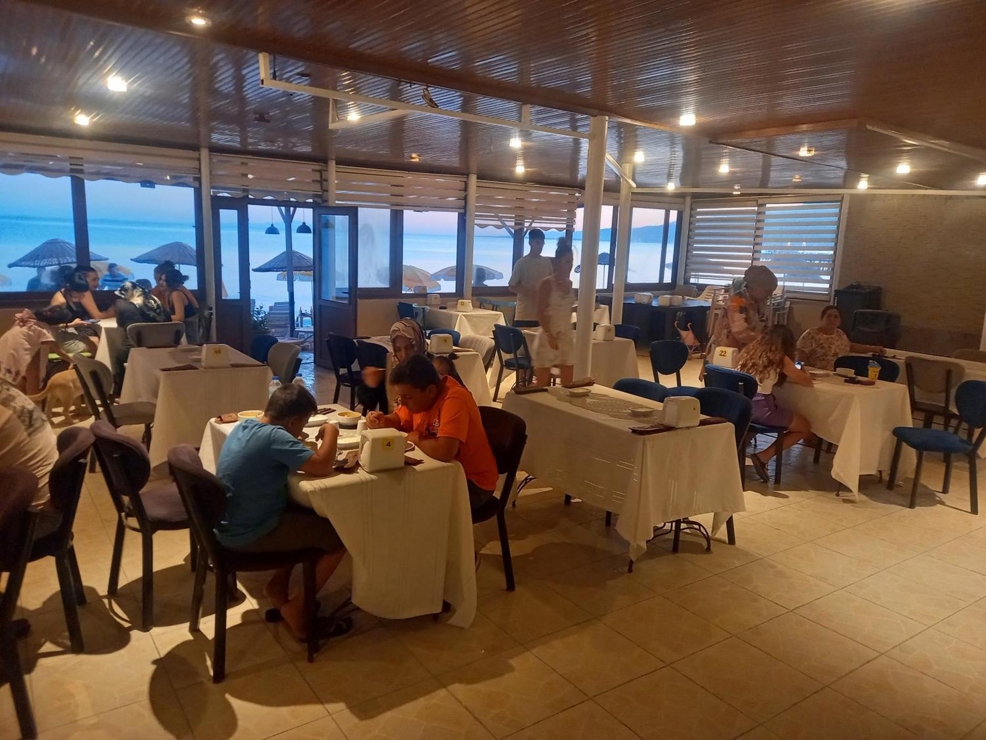 אדרמיט Paradise Hotel Akcay מראה חיצוני תמונה